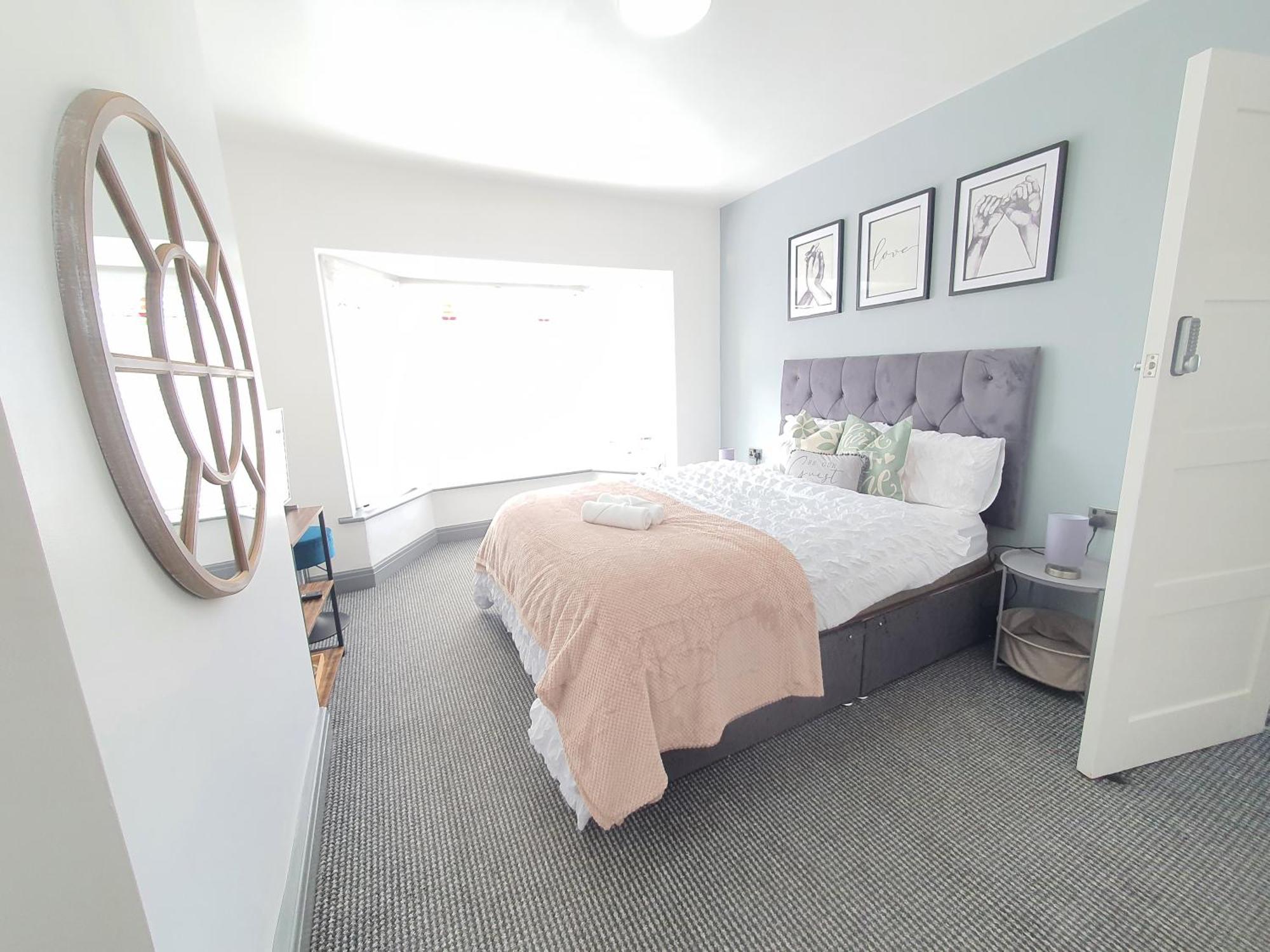 Only Family Groups - Pets Stay For Free - Sleeps 8 - Sofabed Blackpool Exterior photo